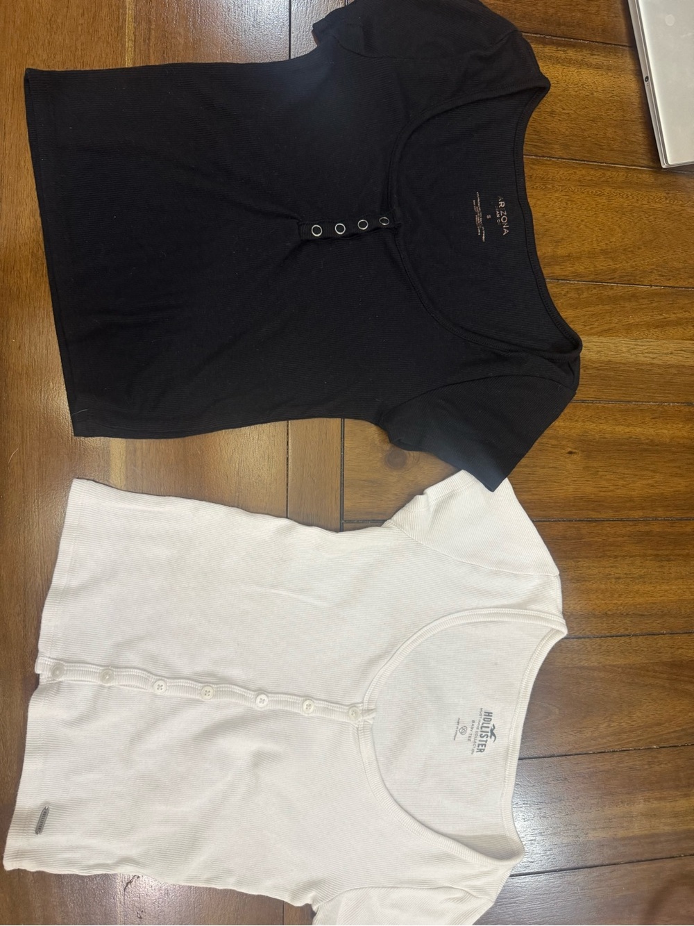 Hollister + Arizona Baby Tee Bundle XS/S 🤍🖤 Ribbed Stretch Tops